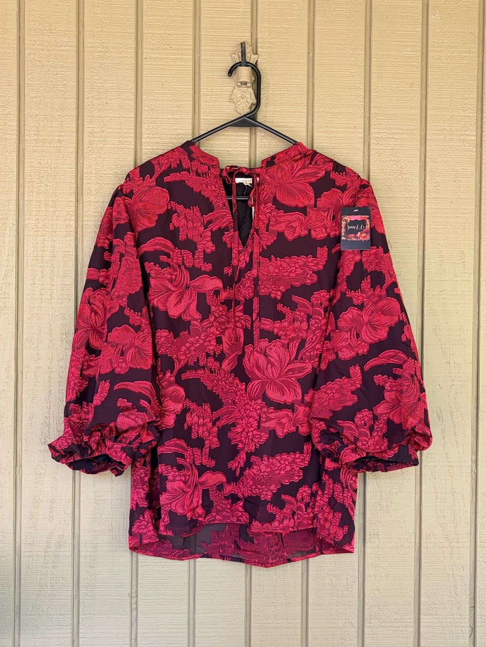 NWT Jodifl Burgundy Floral Jacquard Puff Sleeve Split Neck Blouse Top Size L